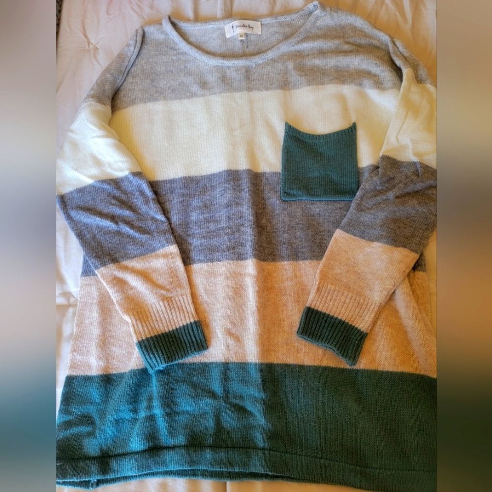 BNWT-Vanilla Bay sweater-M